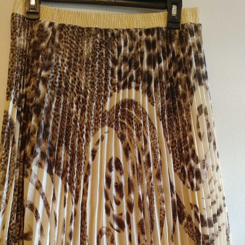 Pleated skirt